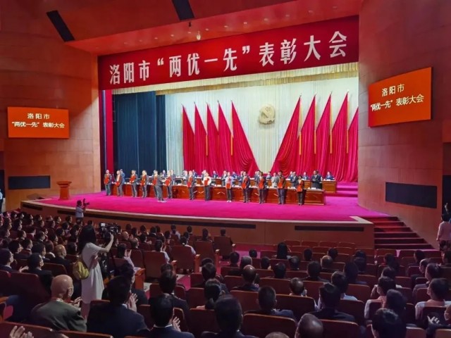 智博喜訊丨智博集團(tuán)黨支部書記、董事長吳全君獲得“洛陽市優(yōu) 秀共 產(chǎn)黨員”稱號